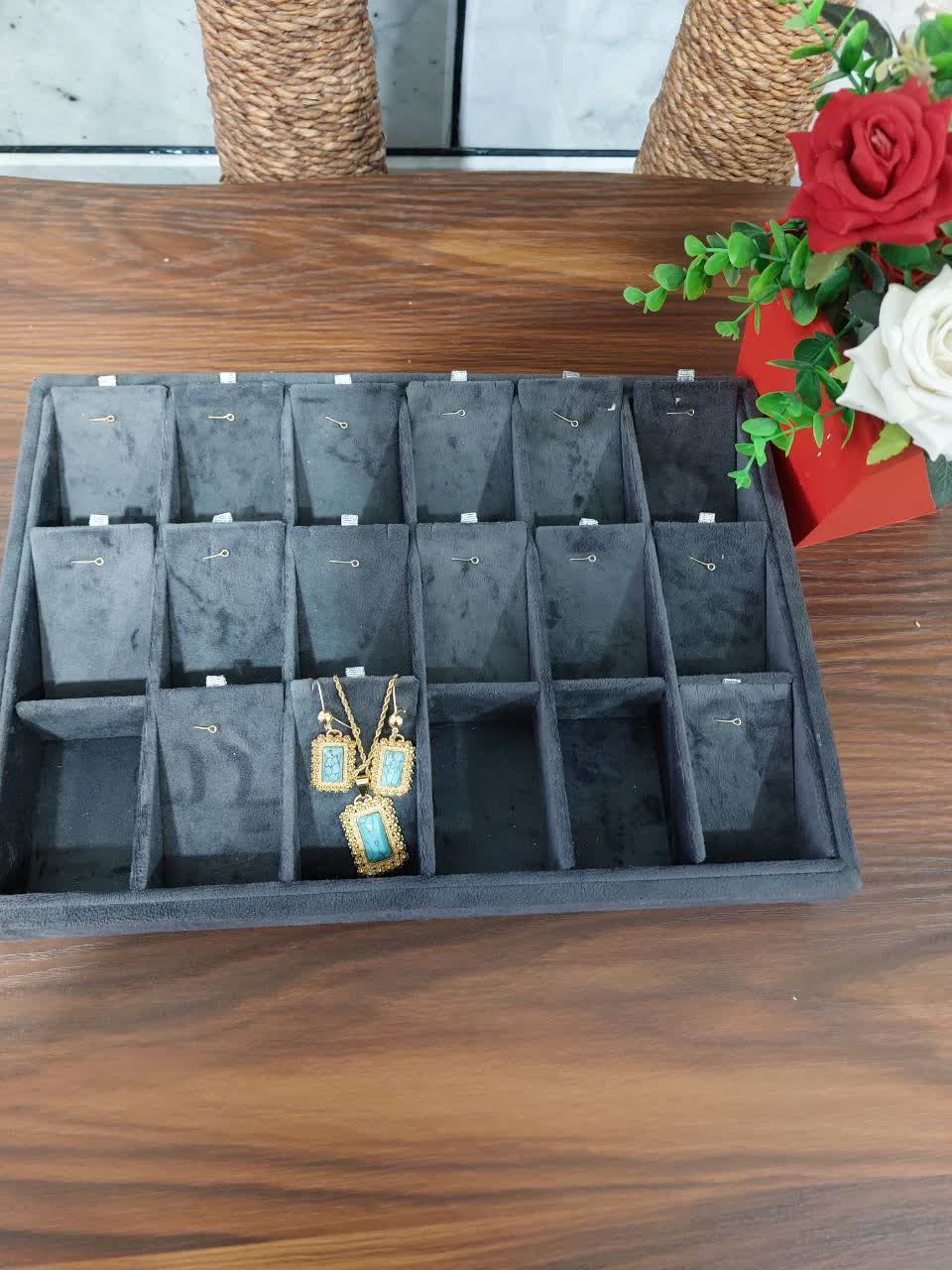 ست طلایی زنانه گوشواره و گردنبند فیروزه‌ای طرح مستطیل (طرح کلاسیک)